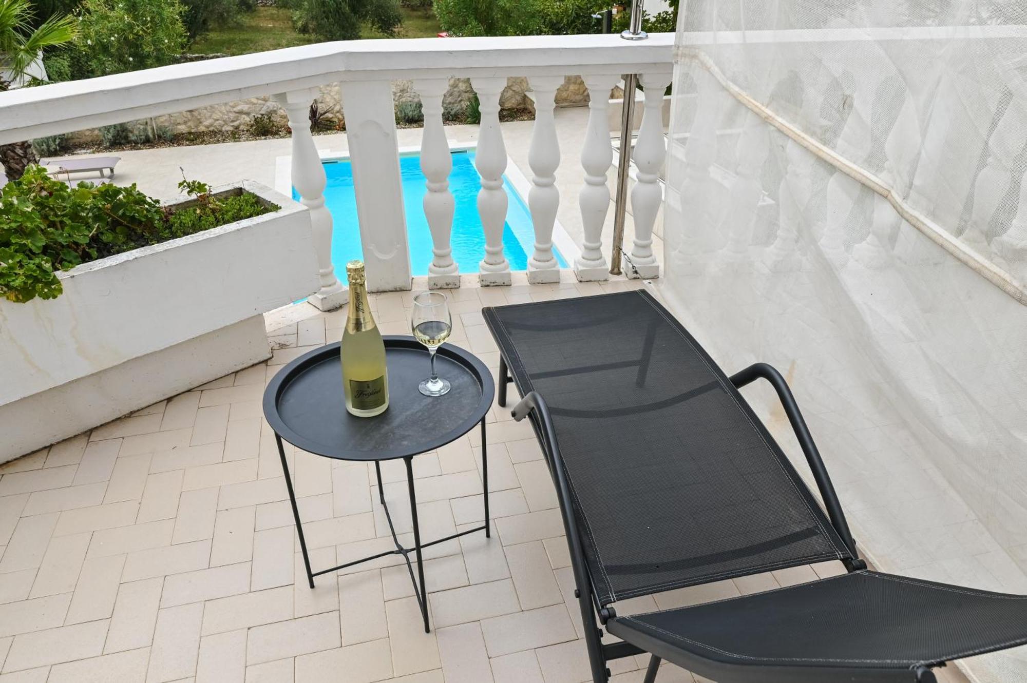 Seagull Pool Apartments & Studios Novalja Kamer foto