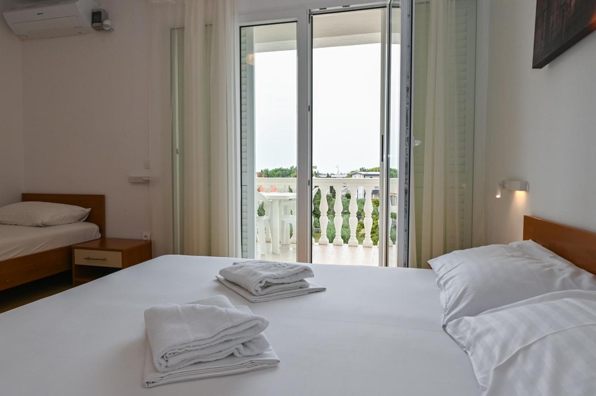 Seagull Pool Apartments & Studios Novalja Kamer foto