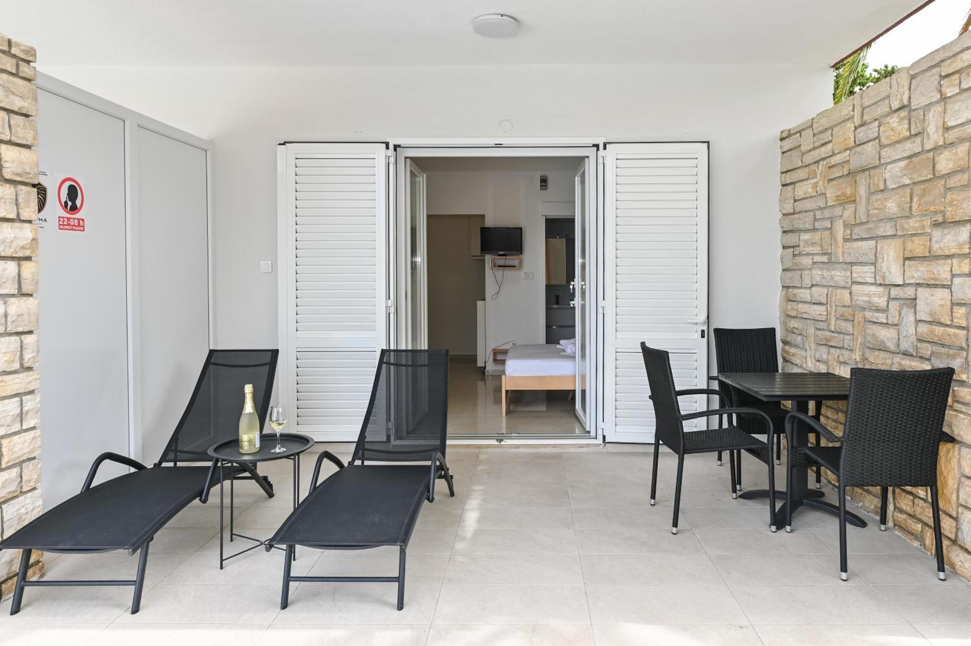 Seagull Pool Apartments & Studios Novalja Kamer foto